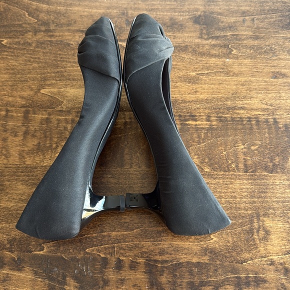 Coach and Four Women's Black Peep Toe Black Slip-On Pumps Size 8 - Picture 7 of 8